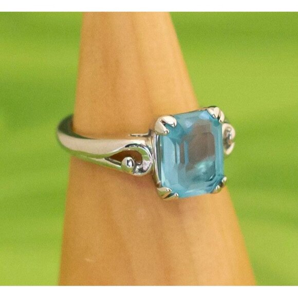 Vintage Square Gem Blue Ring Size 6 by Avon - W9 - Picture 2 of 3